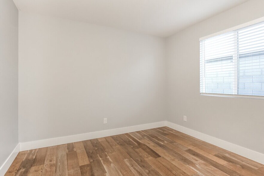 Building Photo - 3862 W Tamarisk St