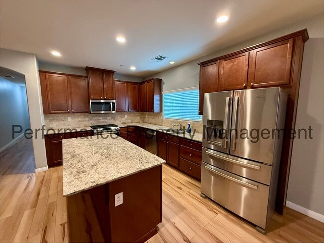 Building Photo - Spacious 4 Bed/2 Bath S Bakersfield Home w/ RBP & $0 Deposit Option