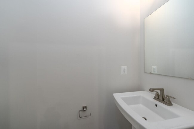 Building Photo - 232 S Newkirk St