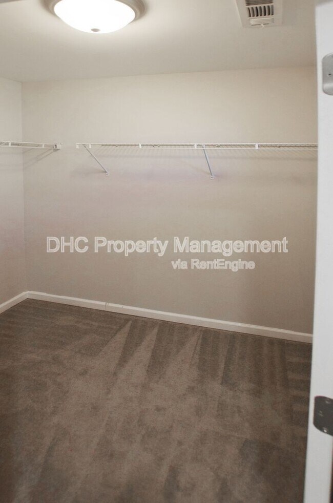 Building Photo - 2290 Connally Pl