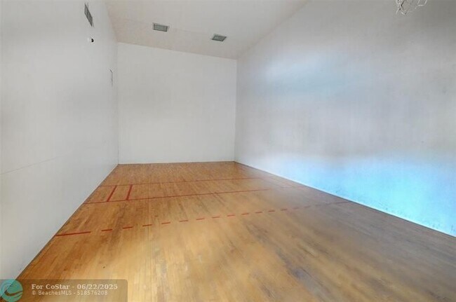 Building Photo - 923 Villa Cir