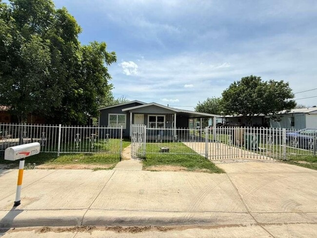 Building Photo - 1755 N 7th Ave