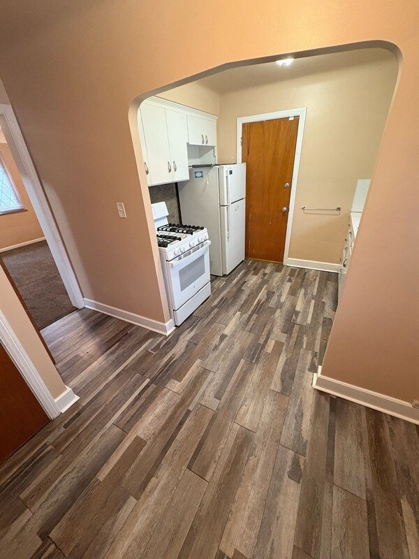 Building Photo - 14836 Rutherford St