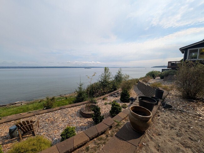 Building Photo - A Storybook Dream in Kingston, Available Now! Lowbank Waterfront, Beach Access, Panoramic Views &...