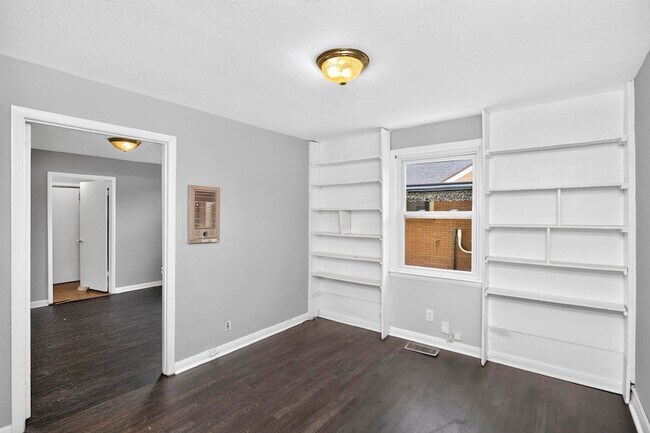 Building Photo - 2423 Underwood St