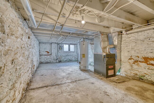 Building Photo - 1343 Sargeant St