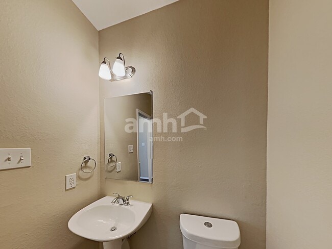 Building Photo - 10916 Fawn Valley Dr