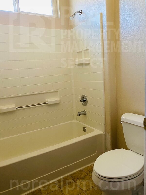 Building Photo - 116 Burgundy Ct