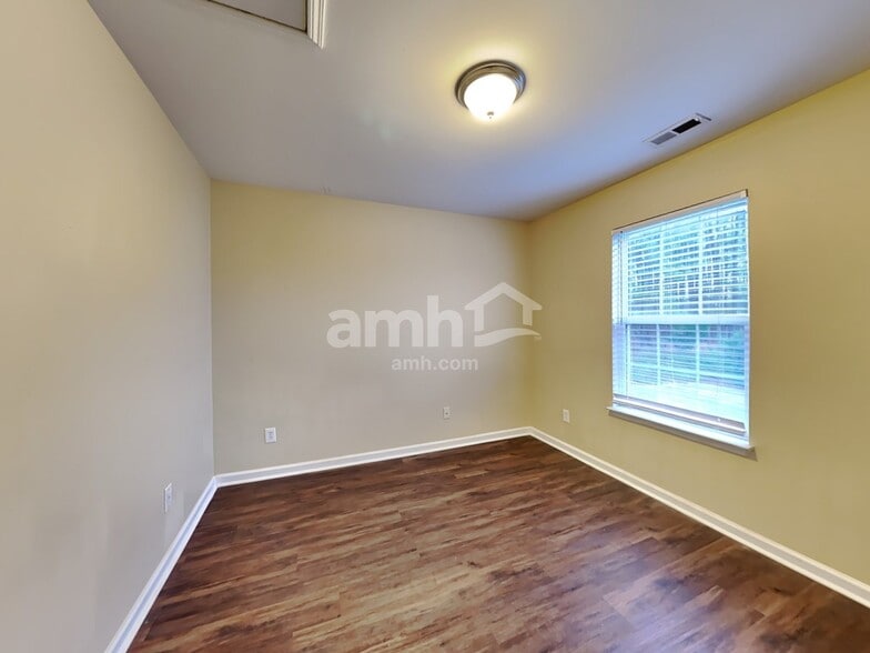 Building Photo - 2 Hidden Meadow Ct