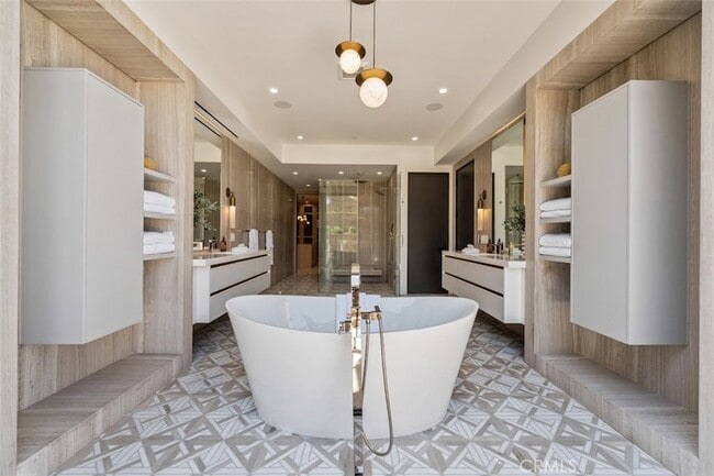 Building Photo - 3121 Old Topanga Canyon Rd