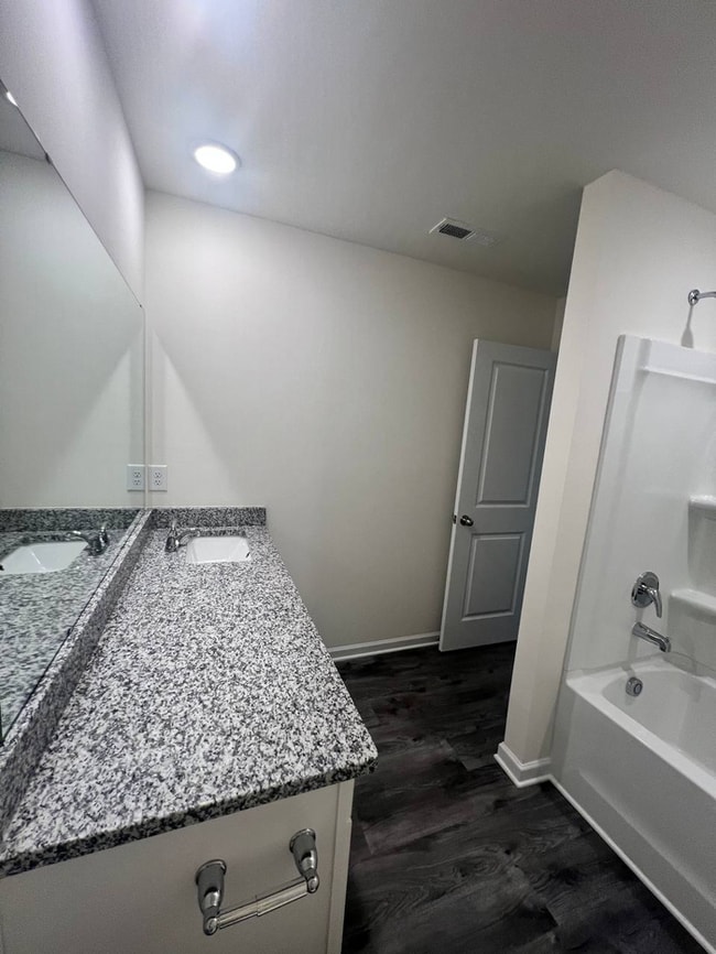 Building Photo - 1064 W Bank St