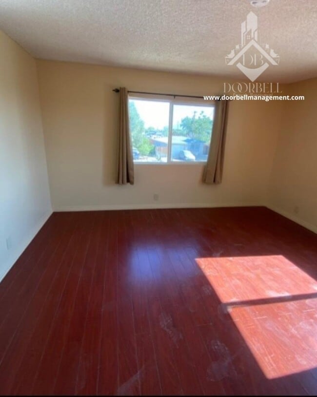 Building Photo - 265 E 2nd St