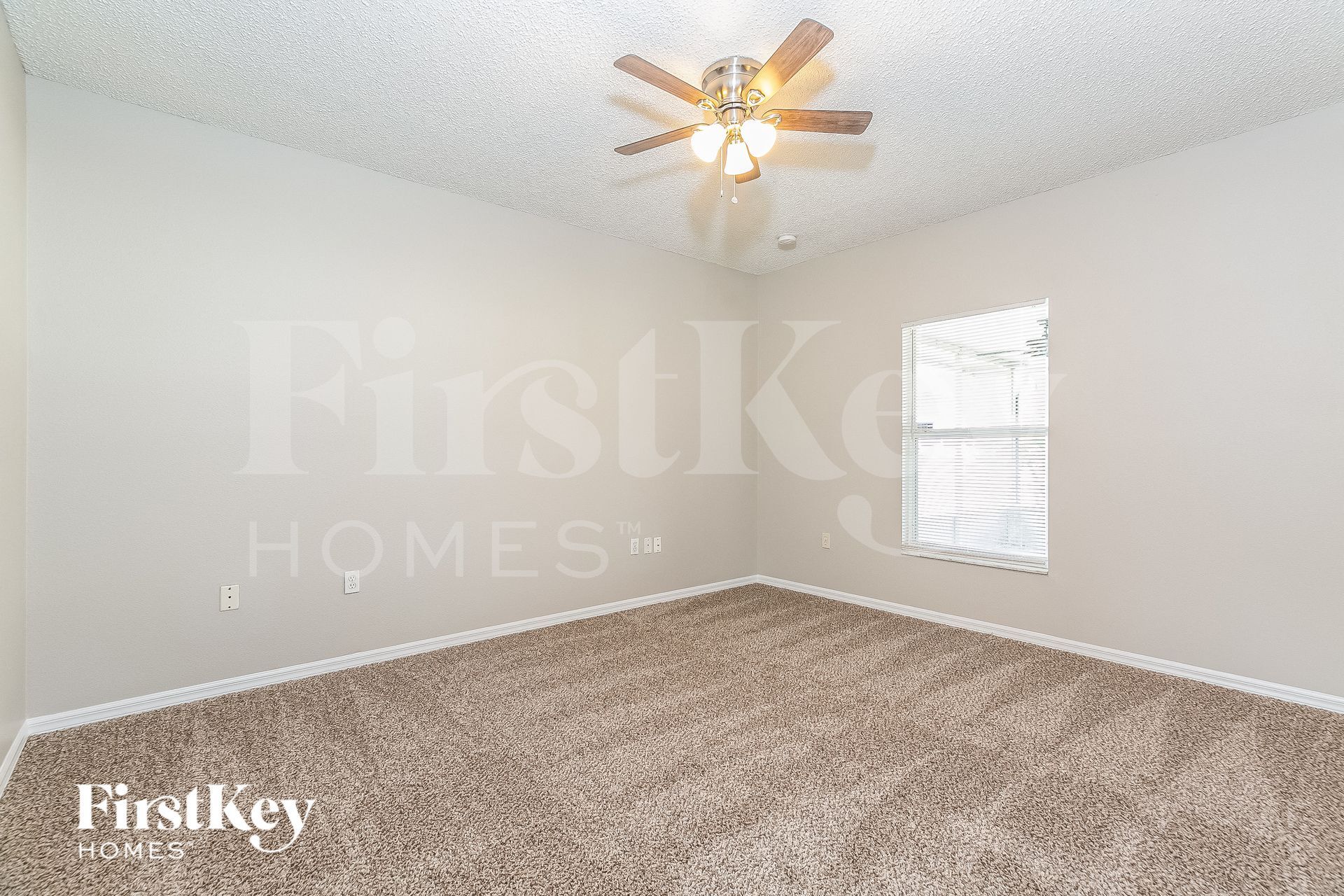 Building Photo - 927 Cannes Dr