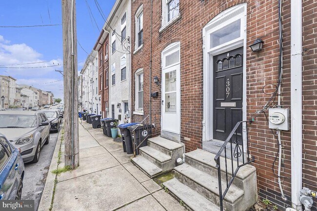 Building Photo - 309 E Hector St