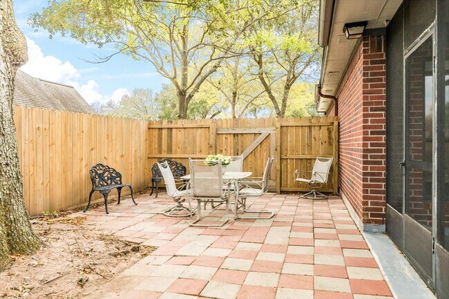 Building Photo - 112 Portulaca St