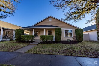 Building Photo - Three bedroom home in Battle Ground. One l...