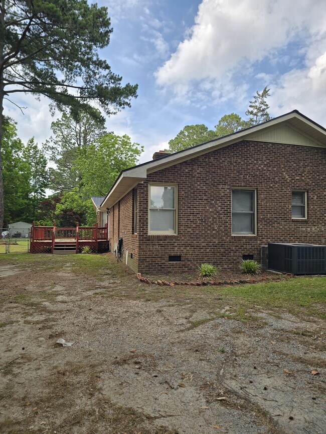 Building Photo - 401 Pecan St