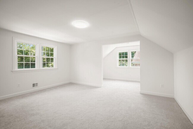Building Photo - 7109 Radnor Rd