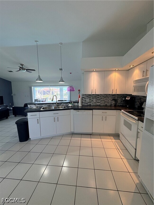 Building Photo - 2823 SW 39th Terrace