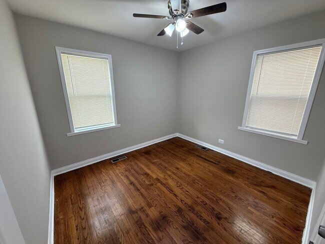 Building Photo - 10154 S Calumet Ave