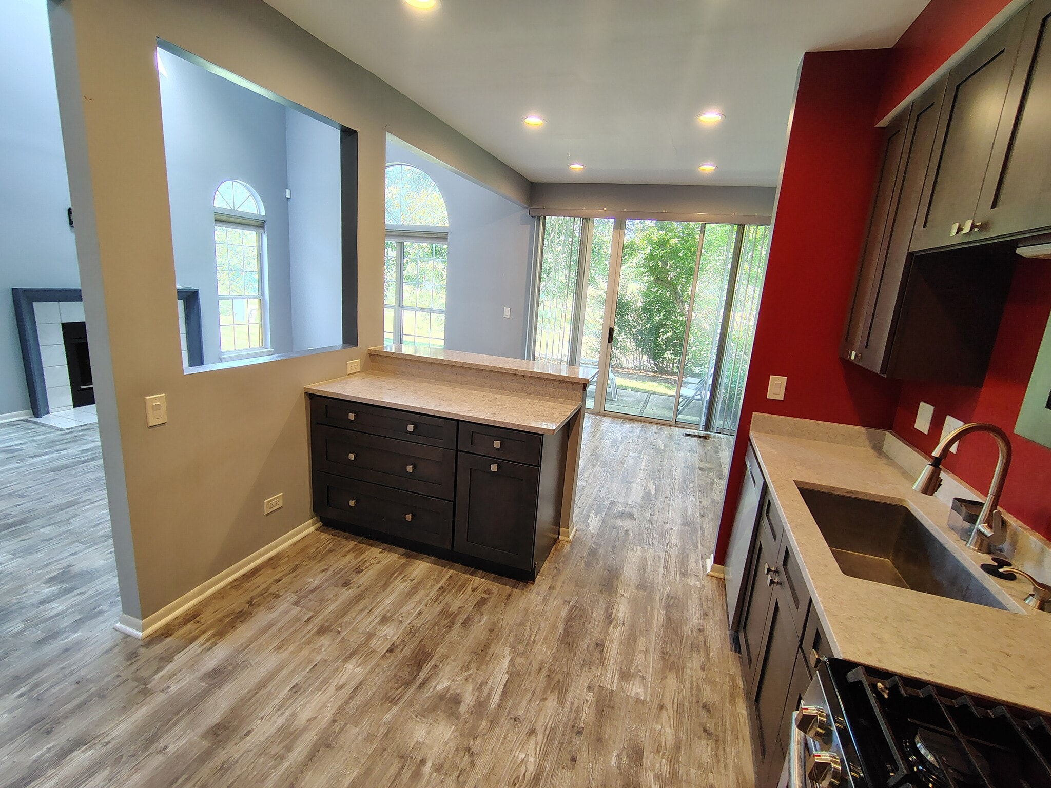 Building Photo - 667 Woodhaven Dr