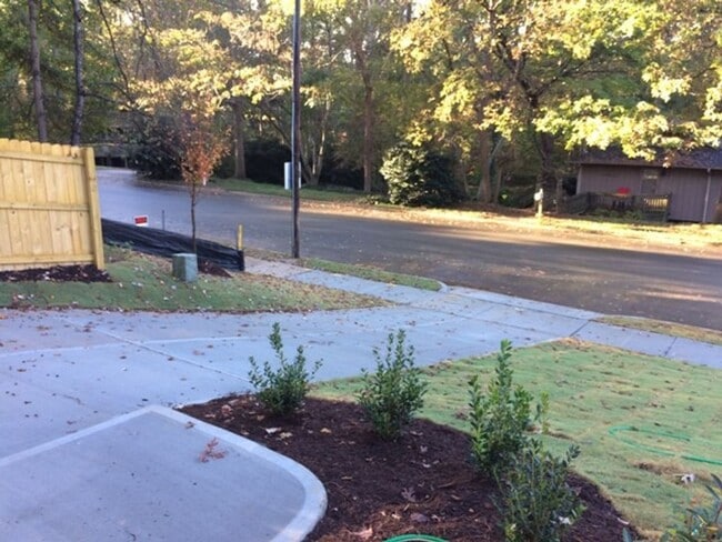 Building Photo - Contemporary Duplex in Prime Downtown Cary...