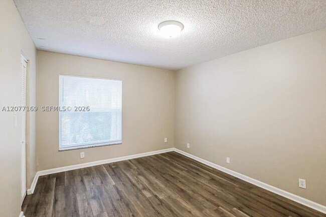 Building Photo - 1220 NW 89th Dr