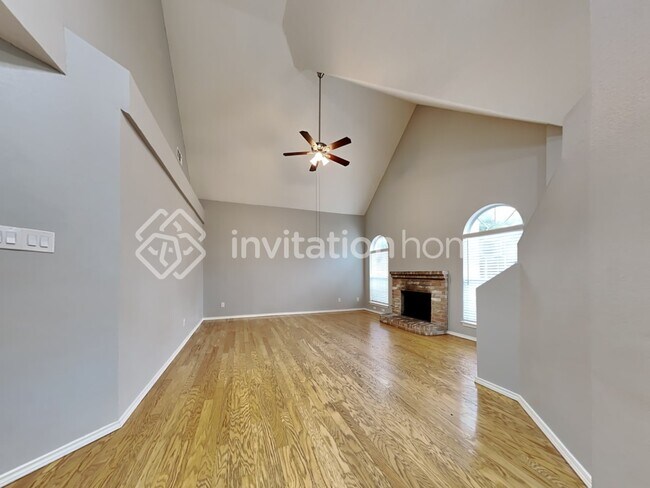 Building Photo - 1737 Creekbend Dr