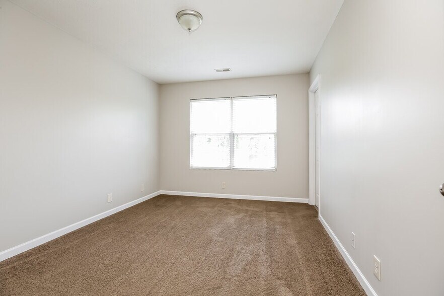 Building Photo - 1440 Westview Dr