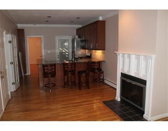 Building Photo - 188 W 7th St