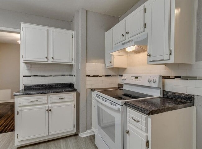 Building Photo - 213 W Jacobs Dr