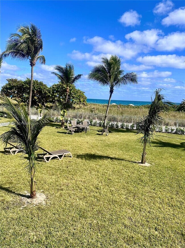 Building Photo - 9511 Collins Ave