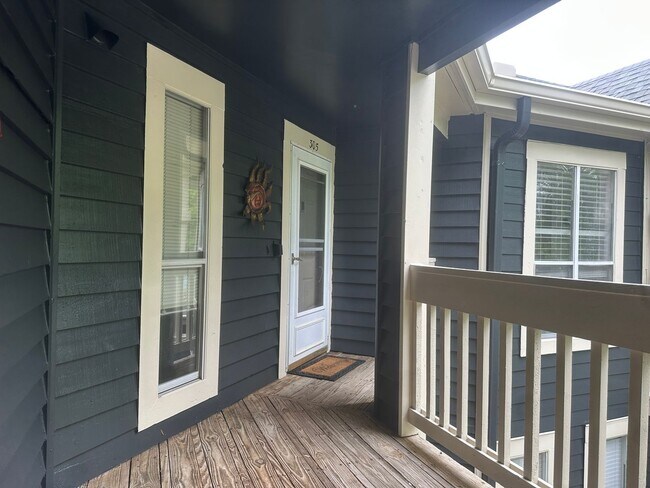 Building Photo - Waterfront Condo for Rent in the gated com...