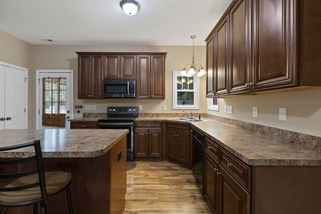 Building Photo - Beautiful 3-bedroom, 2.5-bathroom home available for lease in Hampstead