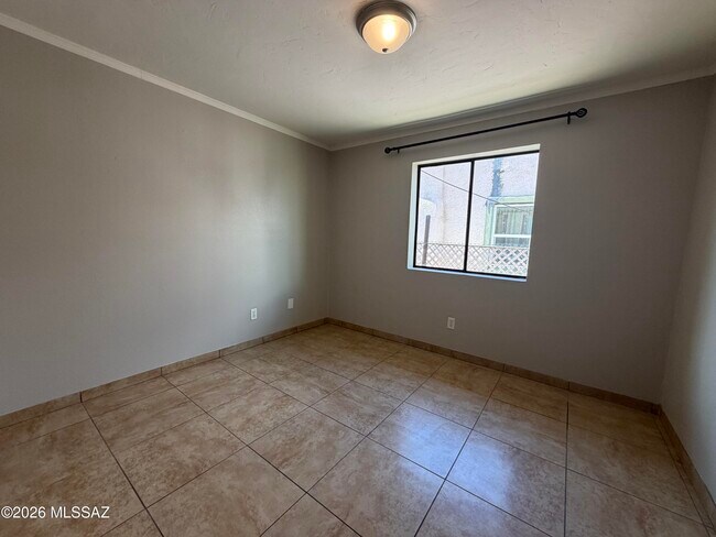 Building Photo - 1354 W Sonora St