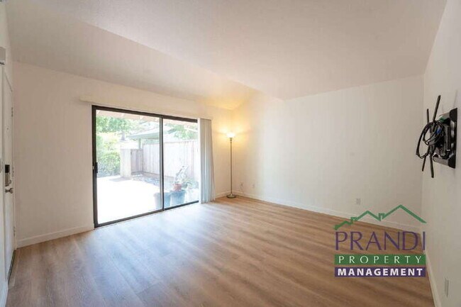 Building Photo - 62 Village Cir