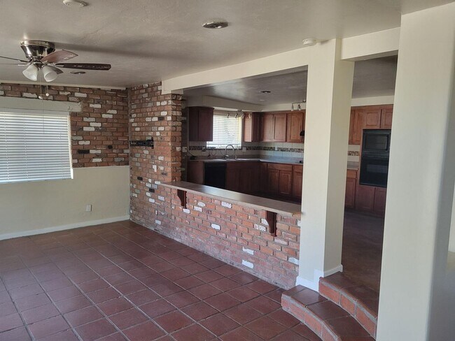 Building Photo - 3 bedroom/2 Bath with added Studio