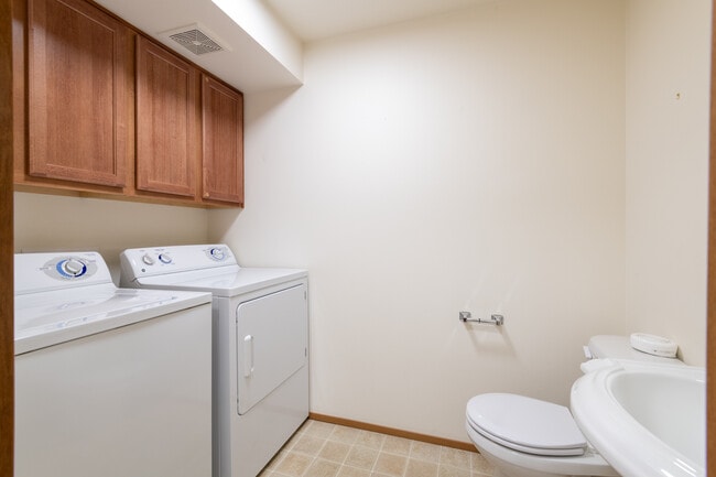 Building Photo - 2732 Hidden Springs Loop SE