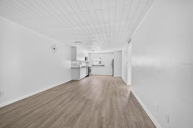 Building Photo - 2808 W Azeele St