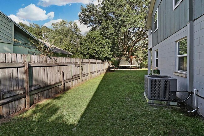 Building Photo - 18423 Swan Lake Dr