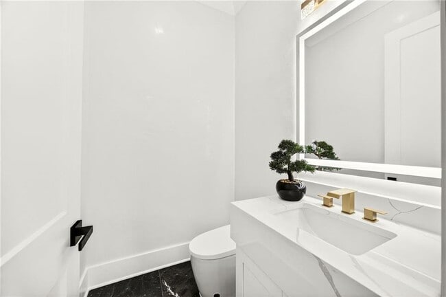 Building Photo - 403 Thunder Rd