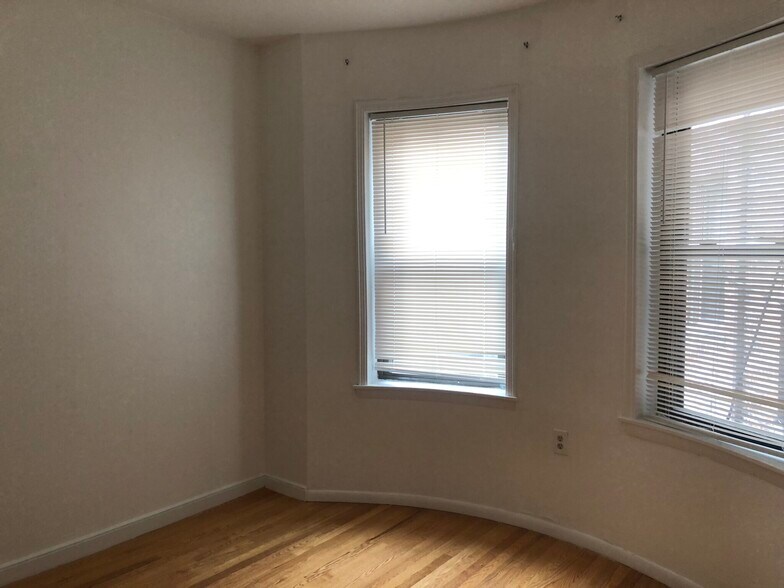 Building Photo - 1706 Commonwealth