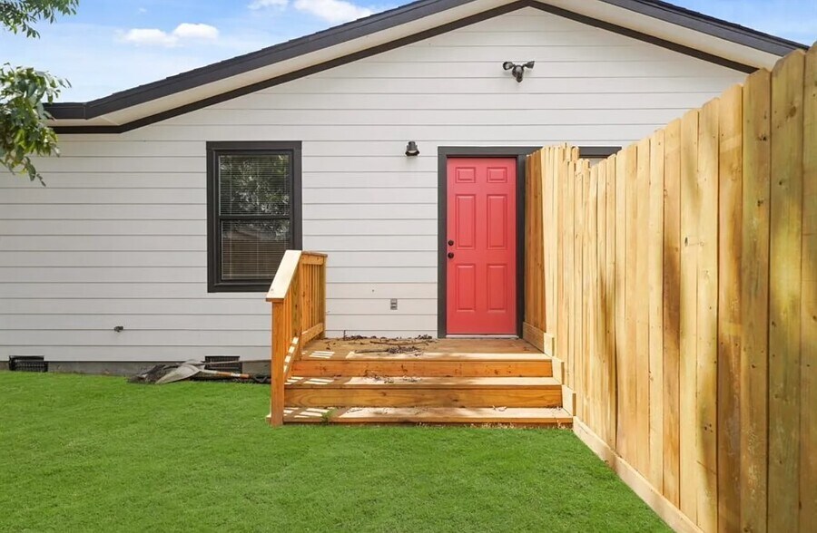 Building Photo - 7109 Avenue L