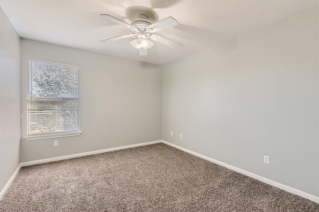 Building Photo - 105 Meadowlark Ln