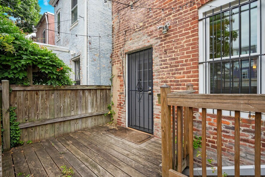 Private Patio - 724 5th St NE
