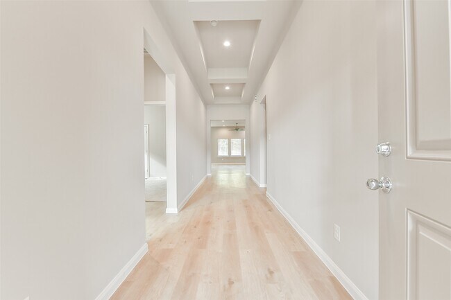 Building Photo - 3915 Sugardale St