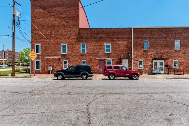 Building Photo - 2 bed/2 bath unit in Downtown Augusta, with washer & dryer!