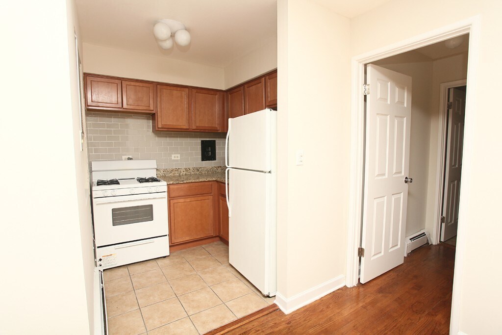 Building Photo - 5851 N Winthrop Ave