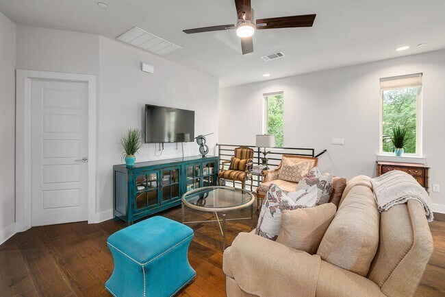 Building Photo - 1205 Elm St