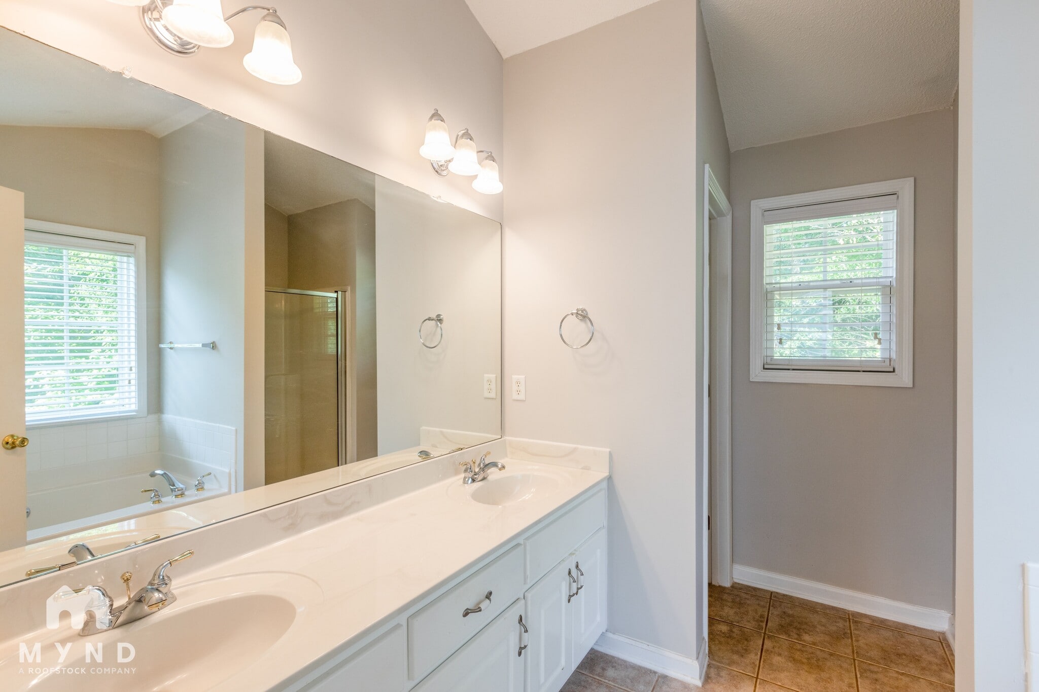 Building Photo - 432 The Gables Dr